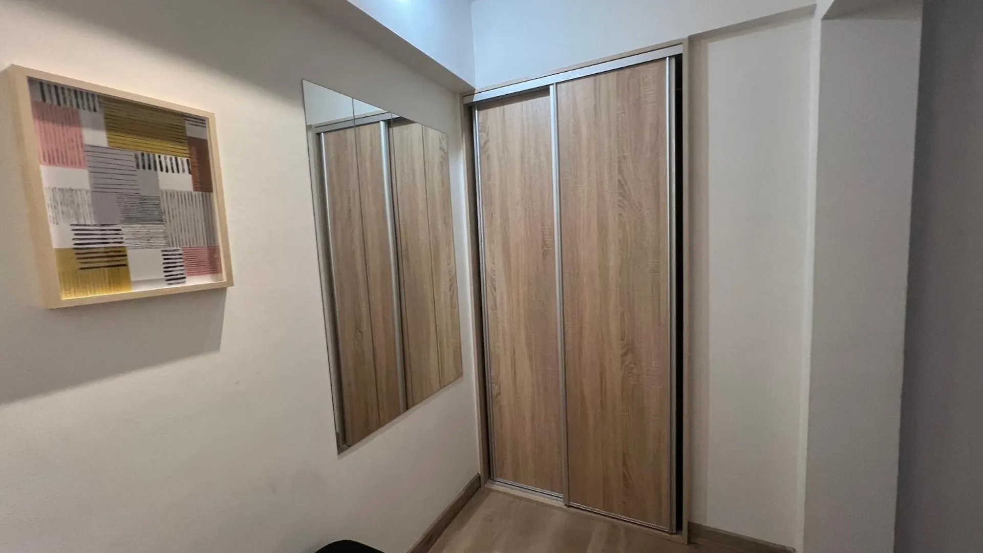 Ohmyhome-Zlota View Apartment وارسو