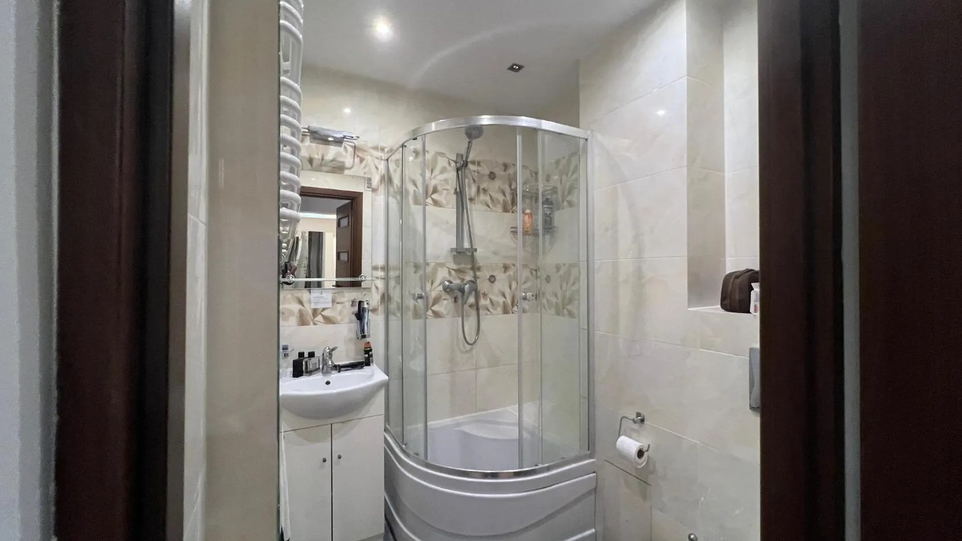 Ohmyhome-Zlota View Apartment وارسو