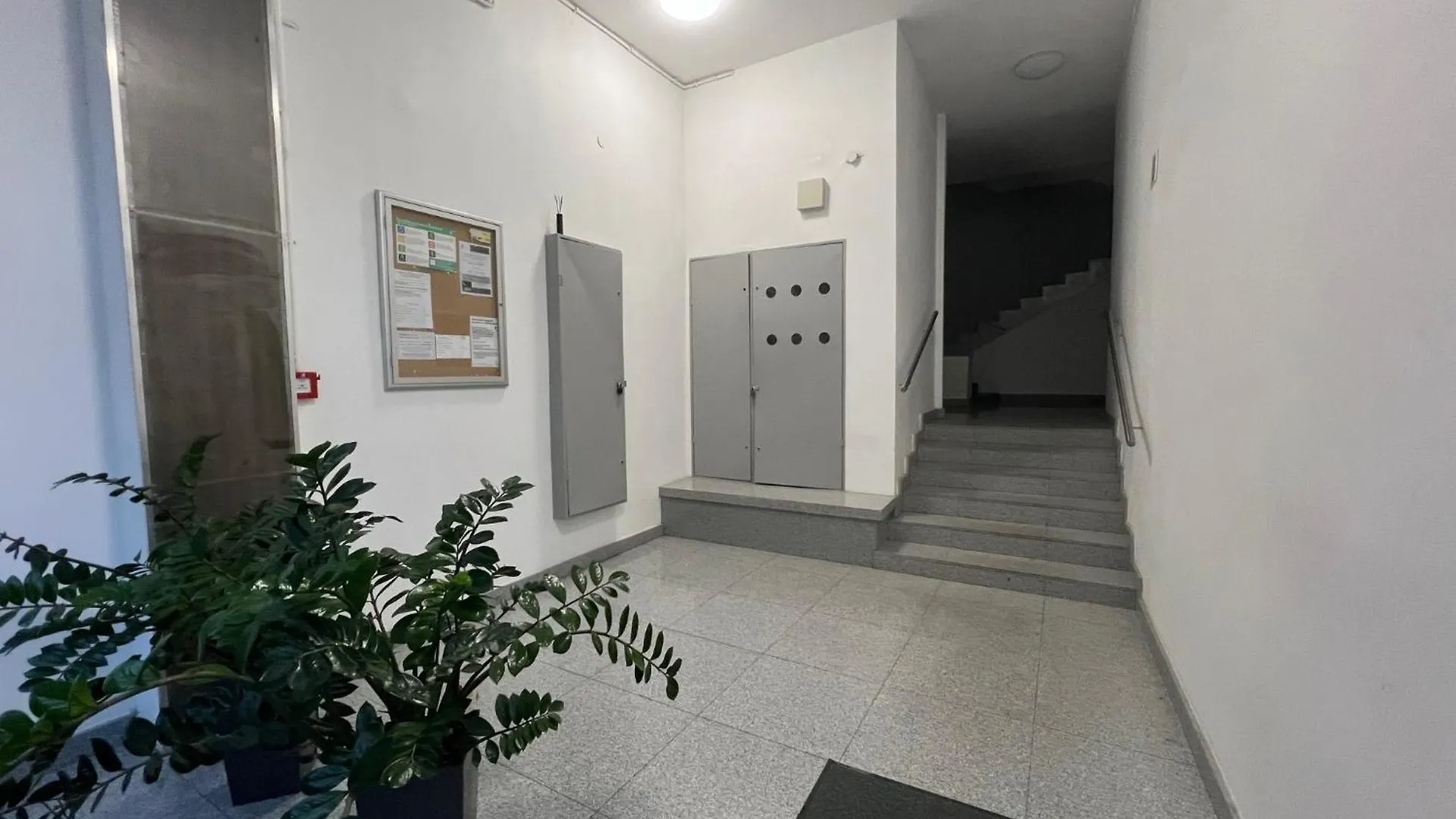 Ohmyhome-Zlota View Apartment وارسو