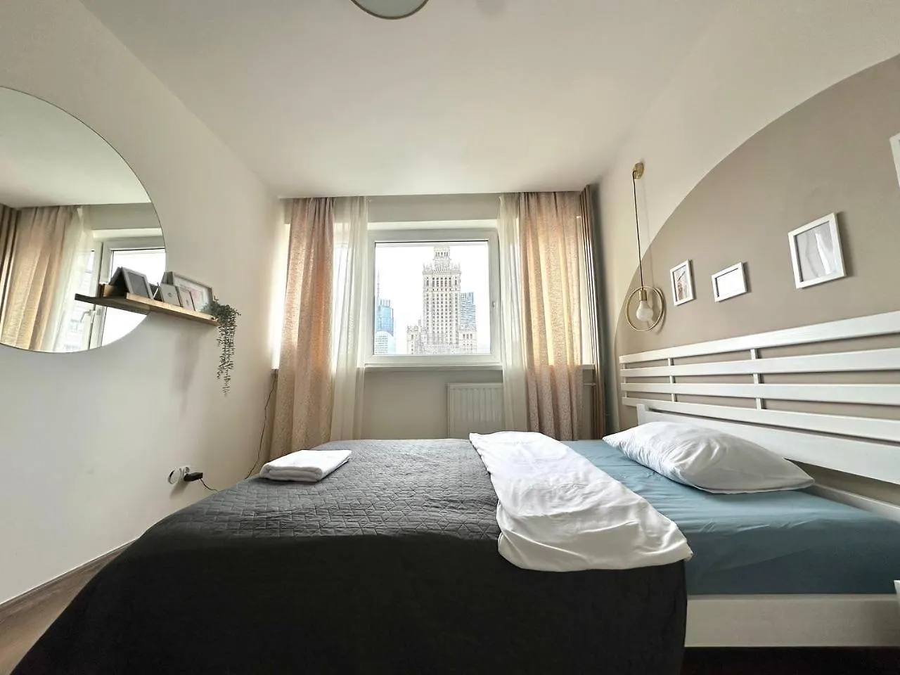 Ohmyhome-Zlota View Apartment وارسو بولندا
