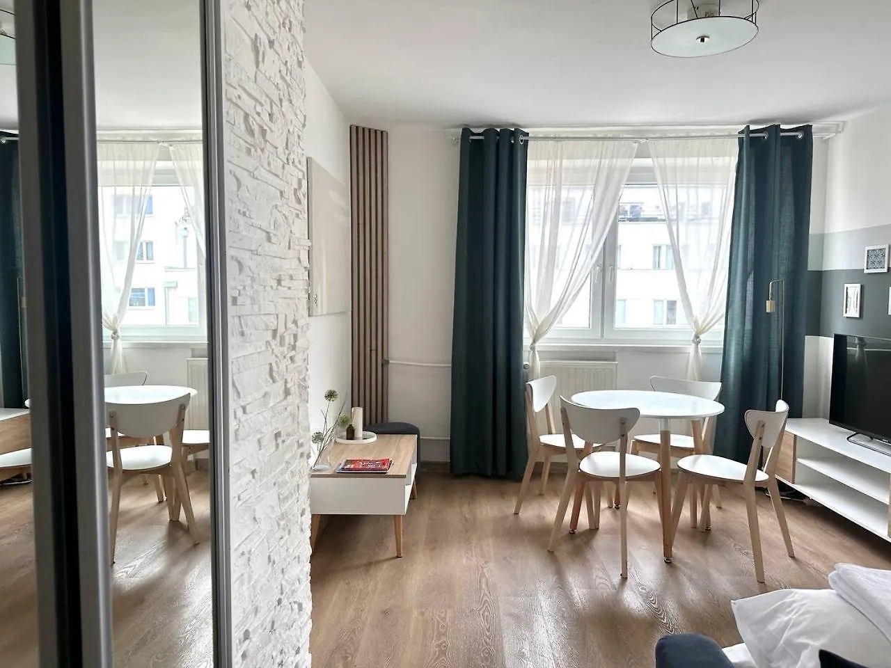 Ohmyhome-Zlota View Apartment وارسو 0*,  بولندا