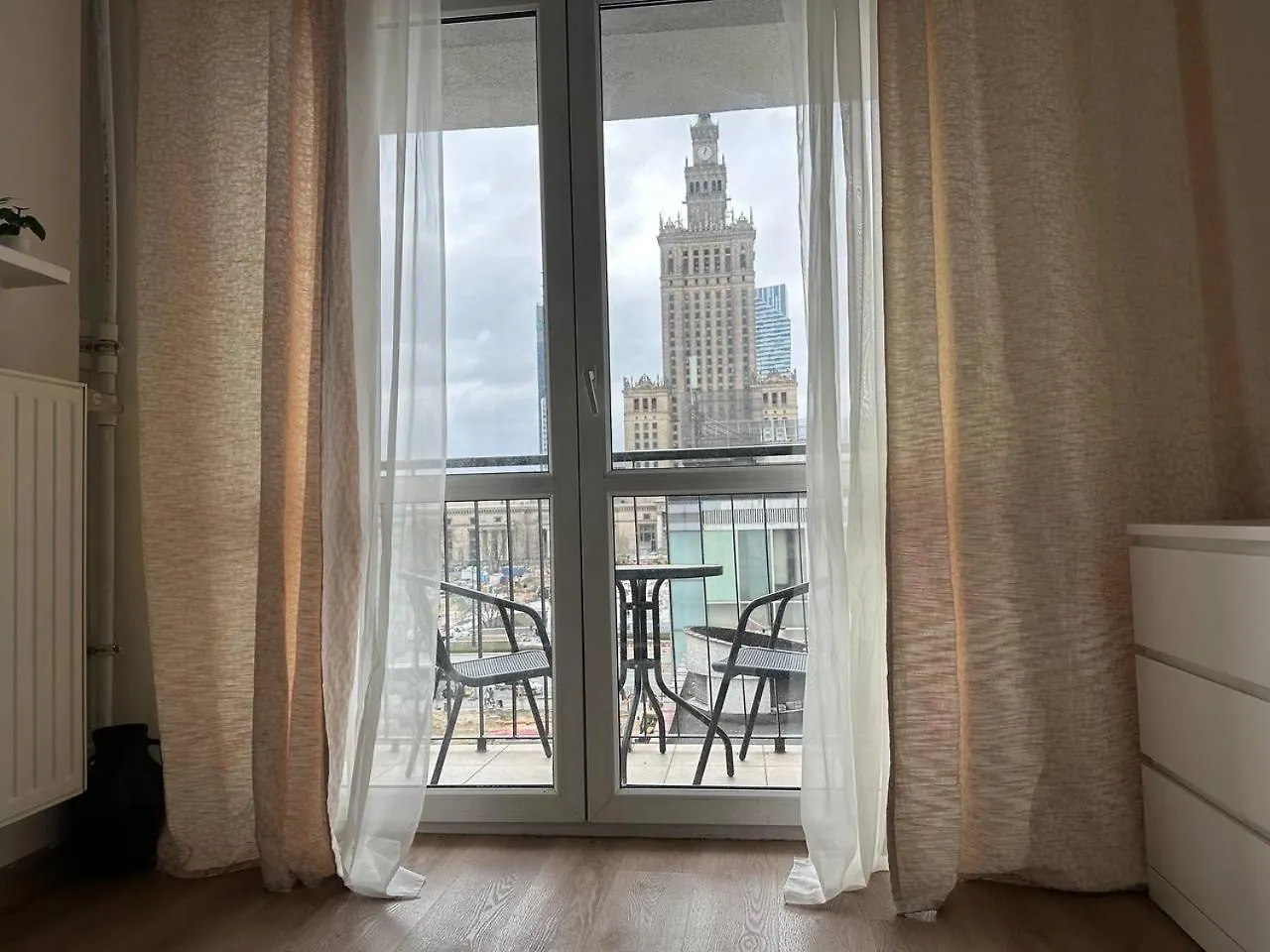 Ohmyhome-Zlota View Apartment Warszawa