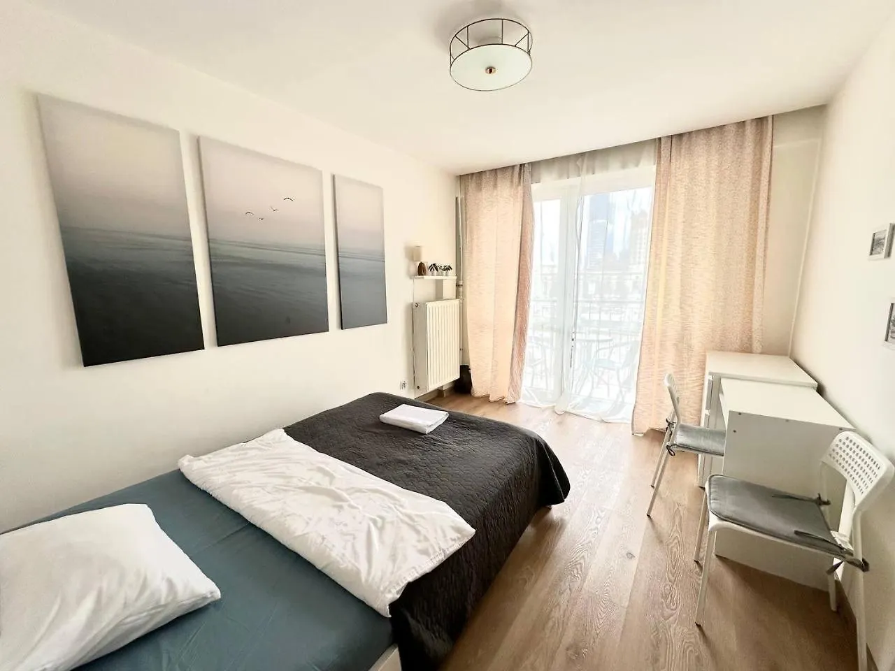 Ohmyhome-Zlota View Apartment Warszawa 0*,  Polska